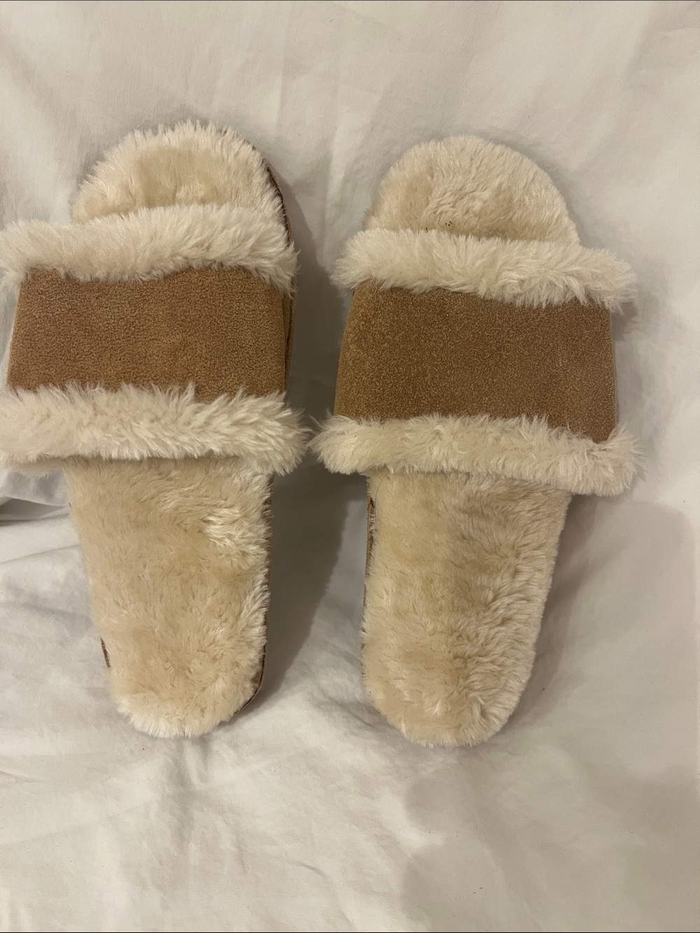 Minnetonka Tan and Cream Faux-Shearling Slide Slippers